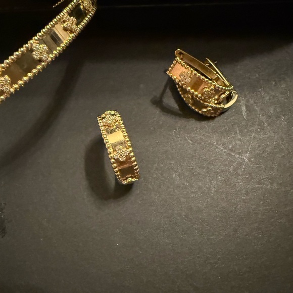 14 karat solid gold set - Picture 8 of 11